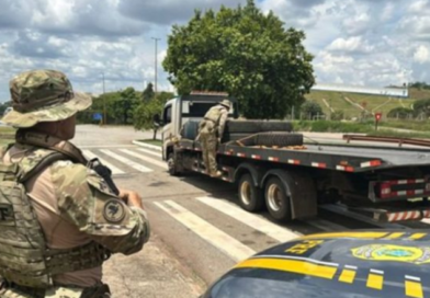 Polícia Rodoviária Federal Intercepta Caminhão com 380kg de Maconha Ocultos em Pneus na BR-262