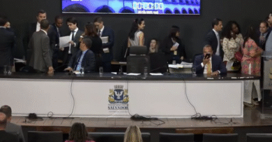 Câmara de Salvador aprova reajuste dos servidores em meio a protestos e tensão com sindicalistas