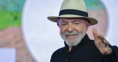 Lula critica falta de regulação de redes sociais: “Tudo tem controle, menos os aplicativos”