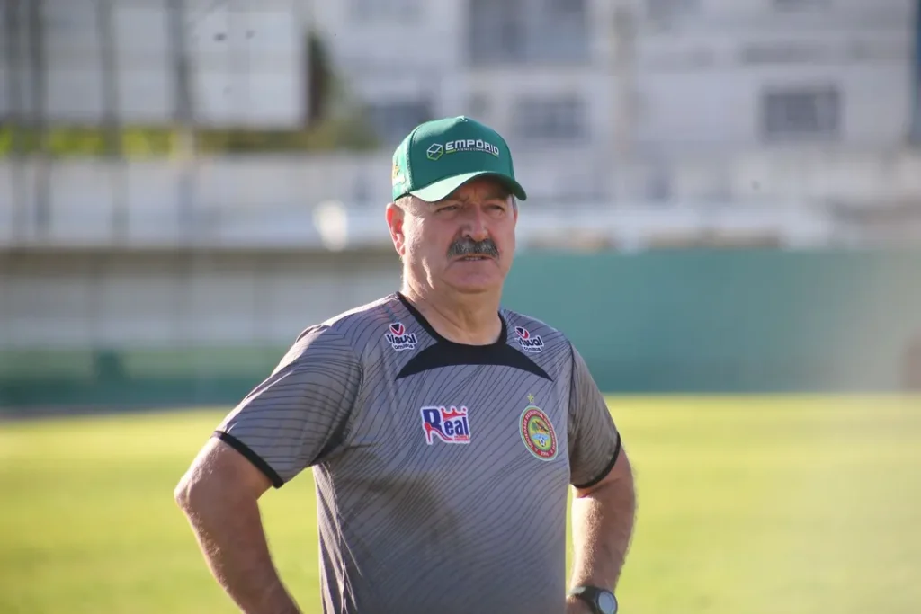 Leandro Campos estreia na Juazeirense e mira evolução do time: “Cada jogo conta nesse novo ciclo”