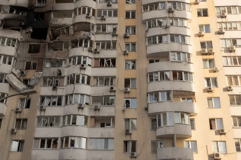 Kiev sofre maior ataque aéreo recente; mísseis e drones deixam mortos e caos no transporte