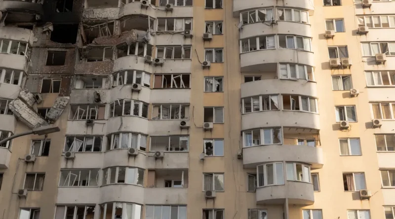 Kiev sofre maior ataque aéreo recente; mísseis e drones deixam mortos e caos no transporte