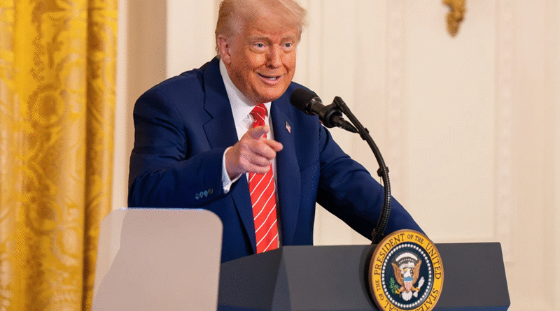 Trump oficializa tarifa de 50% sobre o Brasil e impõe sanções a Moraes