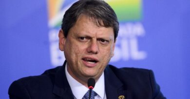 Centrão “ignora” Bolsonaro e elege Tarcísio como novo líder da oposição