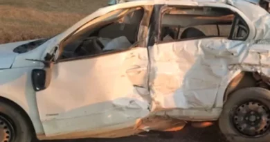 Acidente entre carreta e carro mata mãe e dois filhos na BR-414, em Anápolis