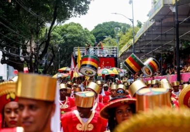 Olodum lidera Lavagem de Madeleine em Paris, maior festa afro-brasileira da Europa