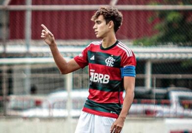 Vitória acerta chegada de volante ex-Flamengo para a base