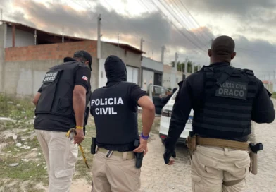 Advogada, PMs e líderes do CV integram esquema de tráfico de armas na Bahia