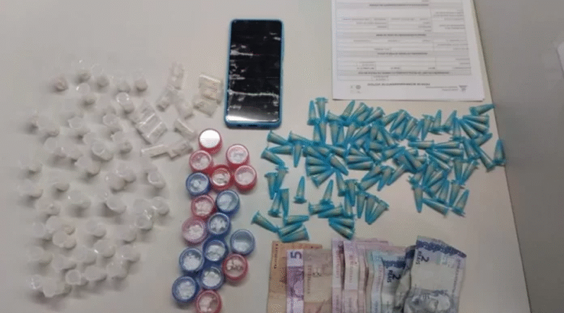 Suspeito de tráfico é preso com 172 porções de drogas em Tancredo Neves
