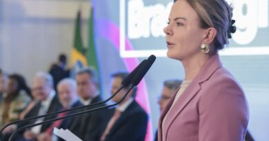 Governo Redistribui Cargos Exonerados do Centrão para Fortalecer a Base Governista