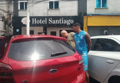 Jogador do Galícia é preso em operação contra violência doméstica em Salvador