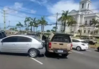 Engavetamento na Paralela deixa dois policiais militares feridos e provoca transtornos no trânsito