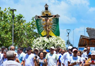 Procissão marítima leva imagem do Senhor do Bonfim pela Baía e abre oficialmente os ritos da tradicional Lavagem