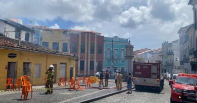 Título: Incêndio em casarão no Santo Antônio Além do Carmo deixa homem com 50% do corpo queimado