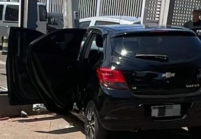 Fuga interrompida: Suspeitas de roubo batem carro em muro de igreja e acabam presas no DF