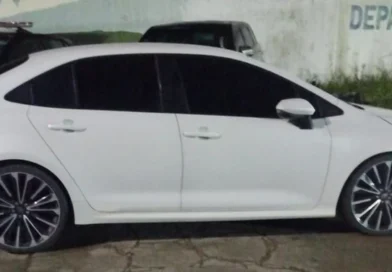 Polícia Civil apreende carro de luxo na BR-101 durante operação contra facção na Bahia