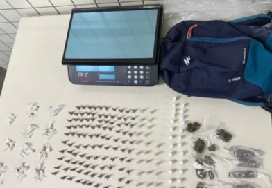 Homem é preso após dez suspeitos atirarem contra a PM