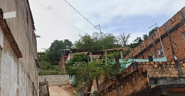 Homem é executado dentro de residência no bairro Sarandi, em Candeias.