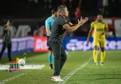 Jair Ventura prioriza Série A e justifica time reserva em estreia do Vitória no Nordestão