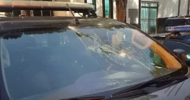 Homem é preso em flagrante após destruir para-brisa de viatura na porta de delegacia em Brumado
