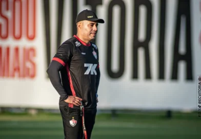 Jair Ventura explica ausência de Diego Tarzia no BaVi e projeta estreia