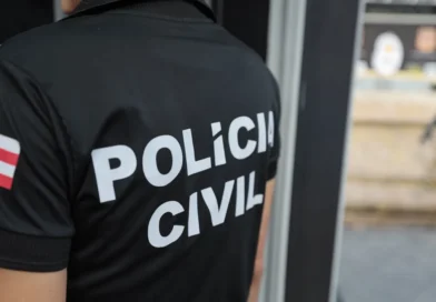 Homem é preso após tentar matar o próprio filho de 11 meses com um capacete