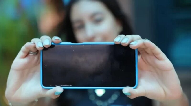 MEC avalia impacto de um ano da lei que limita celulares nas escolas