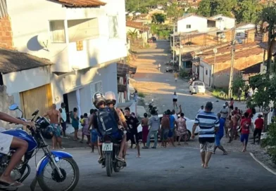 Avó e neto de 6 anos morrem atropelados após carro invadir calçada