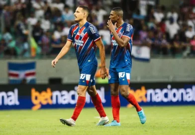 Ceni volta a ter zaga completa no Bahia após 65 dias