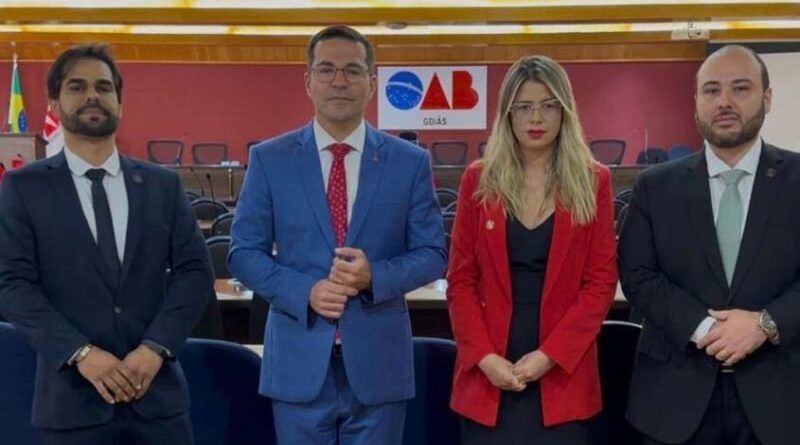 Justiça afasta delegado que invadiu escritório com fuzil para prender advogada em Goiás