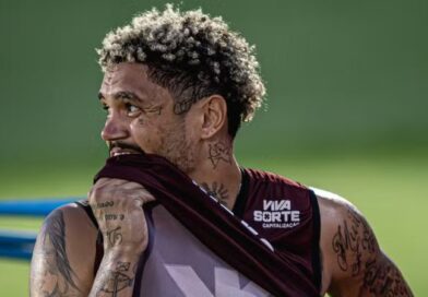 Pedro Henrique completa 3 meses de Vitória sem entrar em campo