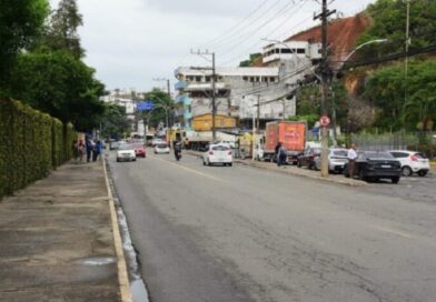 Corpo com marcas de sangramento é encontrado na Avenida Jorge Amado, no Imbuí