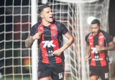 Com estrela de Renato Kayzer, Vitória despacha o Ceará e carimba vaga na semifinal