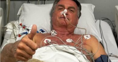 Bolsonaro é levado a hospital em Brasília para cirurgia no ombro