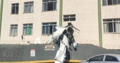 Queda de avião em BH deixa dois mortos e três feridos graves