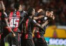 Vitória goleia Coritiba por 4 a 1 e sobe na tabela