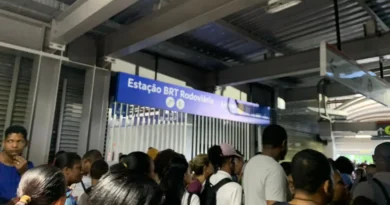 Assembleia dos rodoviários trava BRT e gera caos nas estações de Salvador