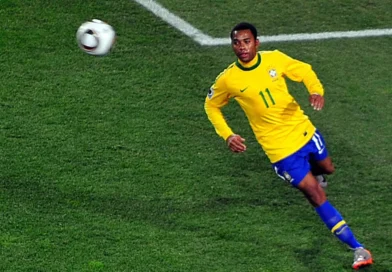 Elano revela tentativa de visita a Robinho na prisão: “Não posso compactuar, mas o amor permanece”