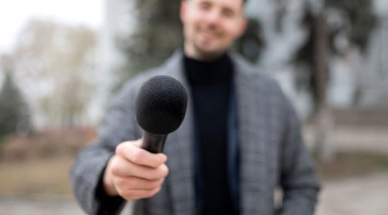 Repórter “EdieZap” é demitido da RedeTV! após 22 anos e sai escoltado por seguranças