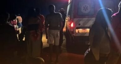 Mulher morre como heroína ao salvar criança de afogamento; dois homens continuam desaparecidos