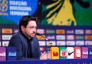 “Reflexo da xenofobia”: Arthur Elias detona arbitragem após derrota do Brasil para os EUA