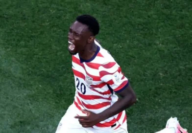 EUA goleiam Paraguai por 4 a 1 com direito a show de Pulisic e lance bizarro do VAR