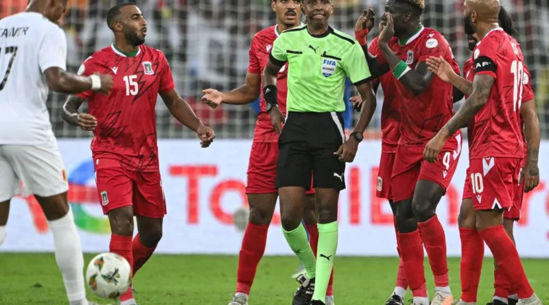 Barrado nos EUA: Árbitro da Copa do Mundo de 2026 é impedido de entrar no país e está fora do Mundial