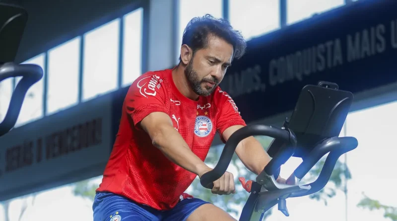 Alerta no Bahia: Éverton Ribeiro sente dores na reapresentação e vira desfalque nos treinos