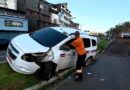 Táxi colide com poste na Vasco da Gama e interdita trânsito em Salvador