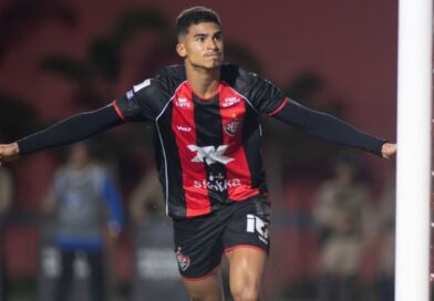 Nicola revela gigantes que tentaram tirar atacante Renê do Vitória