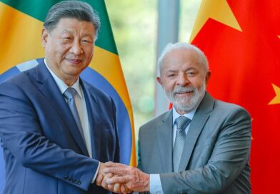Xi Jinping liga para Lula, declara apoio ao Brasil e critica interferência dos EUA nas eleições