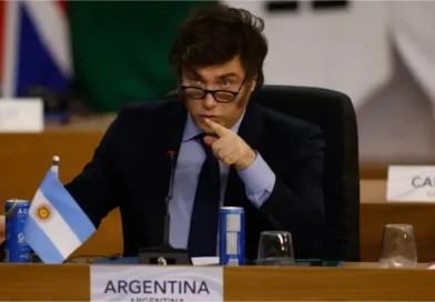 Milei quebra protocolo após vice da Argentina em Copa de marca negativa histórica