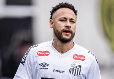 Neymar nega bronca em jovens do Santos no intervalo, rebate imprensa e faz alerta