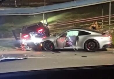 Porsche fica destruído após colisão na Avenida Paralela, em Salvador